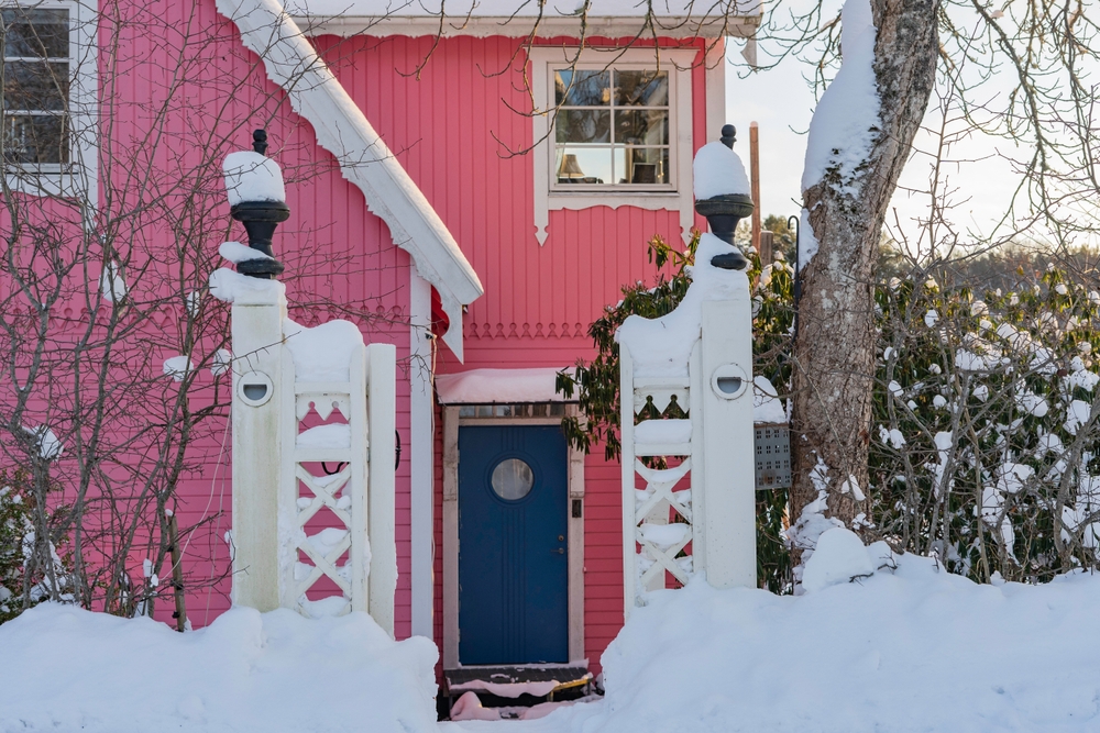 Architectural,Details,Of,Beautiful,Old,Villa,Painted,In,Pink.,Aged